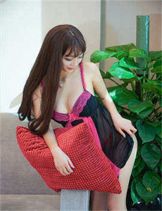 《年轻的嫂嫂2-黑丝美女腿夹棒》
