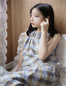 《女主播扒开屁股给粉丝看尿口-长丝巾的系法视频》